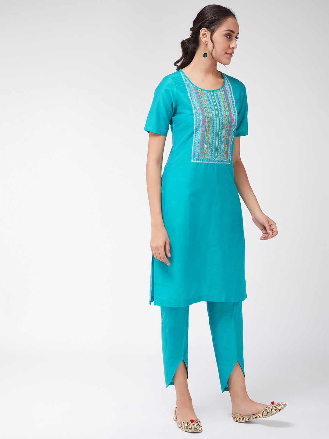 Straight Fit Embroidered Kurta With Stylish V-Cut Pants