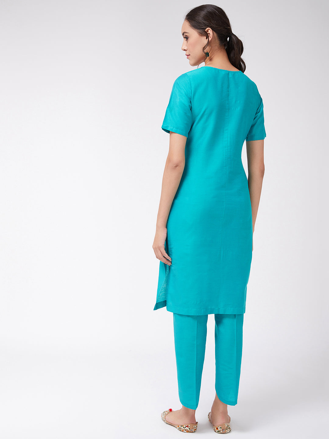 Straight Fit Embroidered Kurta With Stylish V-Cut Pants