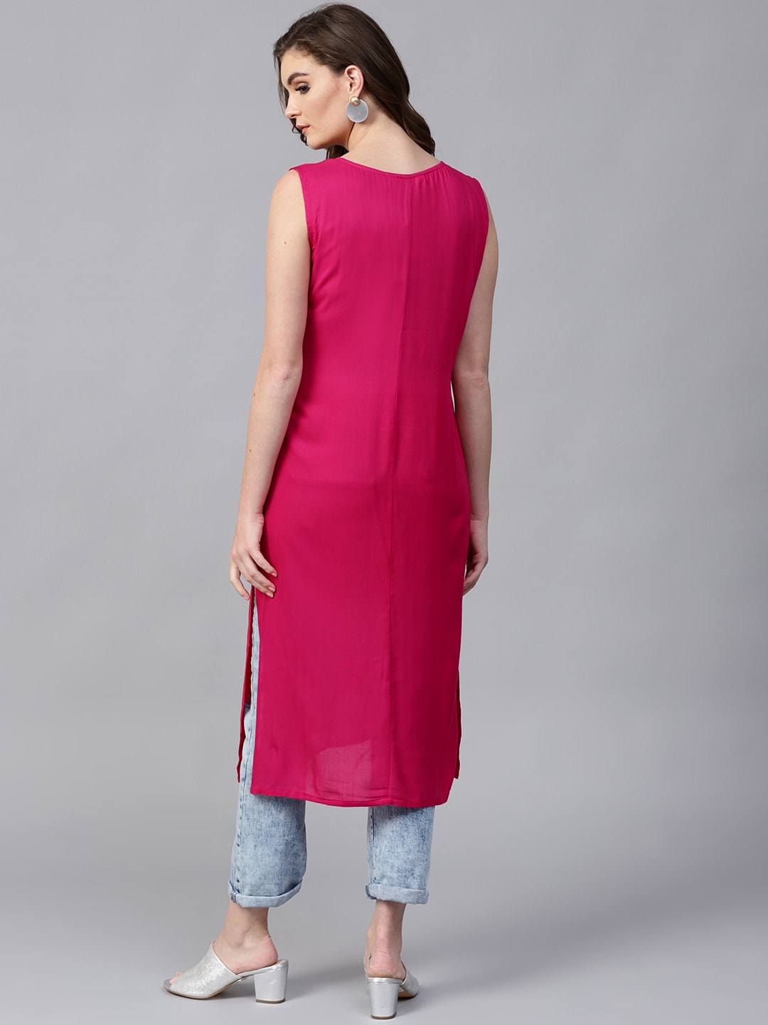 Sleeveless Embroidered Straight Kurta